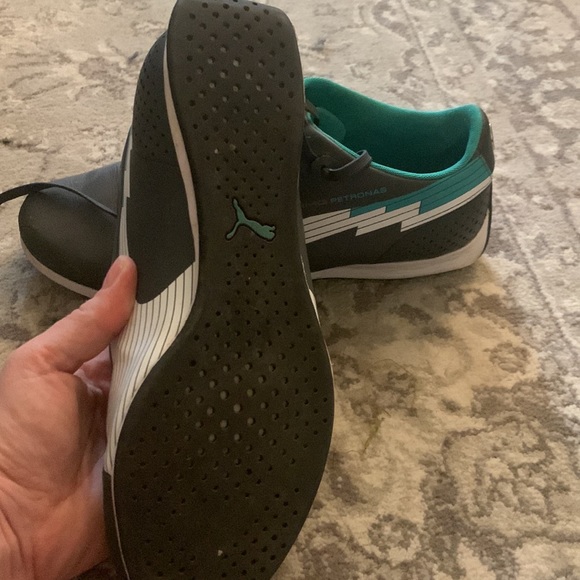 Mercedes Petronas Puma shoes - Picture 3 of 4
